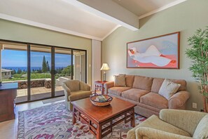 KGV-24P7 Breezy island vibes meet cozy charm?sip wine, soak in the views, and unwind in this sunny Maui-style retreat!