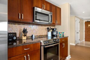 HKH-515    Welcome to easy living?with everything you need within reach