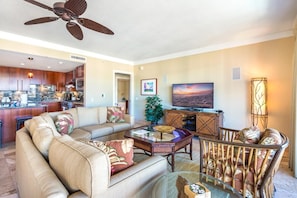 HKH-603 Spacious island-style living room with tropical decor and comfort.