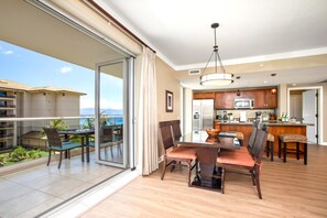 HKH-406 Pull up a chair, open the lanai, and let the island breeze join your dinner party