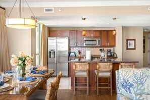 HKH-515 Bright spaces designed for both entertaining and everyday ease