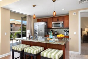 HKH-520    Durable finishes meet beautiful design for the perfect culinary space
