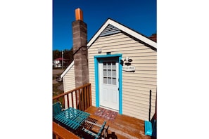 Upstairs balcony/deck