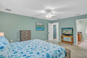 Master Bedroom (king) with ensuite bathroom