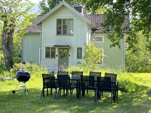 exterior, BBQ and garden