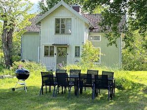 exterior, BBQ and garden