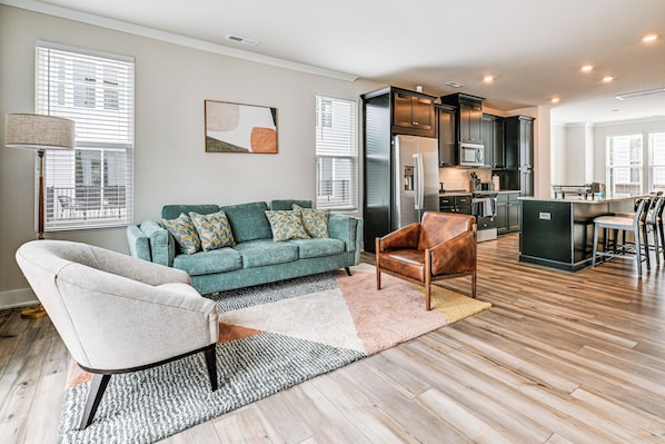 Charlotte Vacation Rental | 3BR | 3.5BA | 1,613 Sq Ft | Small Step to Enter