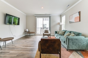 Living Room | 2nd Floor | Free WiFi | Smart TV | Interior Stairs Required