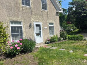 Here is the entry to the charming, coastal carriage house.
