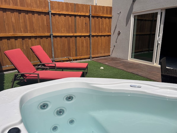 Bain à remous extérieur