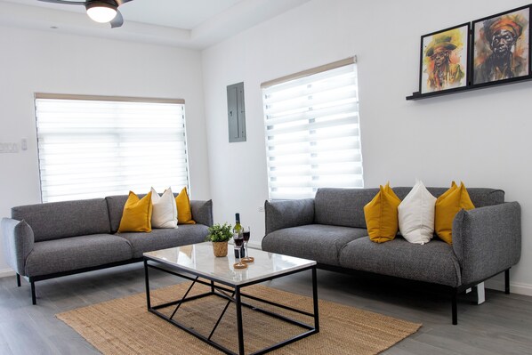 Spacious, minimal, clean living room w. Very comfortable sofa