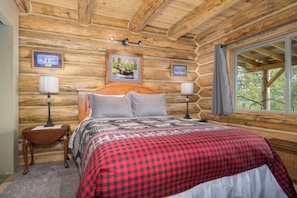 Cozy Queen Bed with water views
