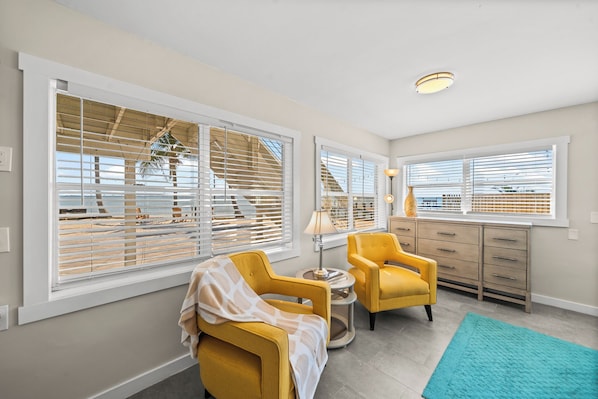 Extra bedroom seating