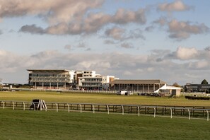 Solaris, Goose Beck Cottage, nr York: The perfect location for racegoers with Wetherby and York racecourses nearby