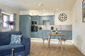 Solaris, Goose Beck Cottage, nr York: Well-equipped kitchen