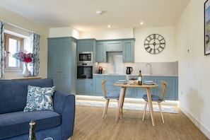 Solaris, Goose Beck Cottage, nr York: Well-equipped kitchen