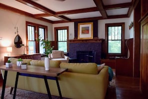 Living room -- sealed gas fireplace.