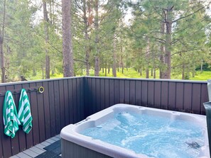 Brand new 2025 hot tub!