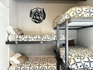 Bunkroom, with 5 memory foam twin beds. 