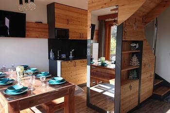 Duplex T5 3* 8/10 pers at 1800m at the foot of the slopes.