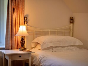 Bett, Bedding, Möbel, Schlafzimmer, Interior Design, Bettdecke, Holz, Linens, Fussboden, Flooring