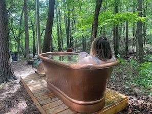 Outdoor spa tub