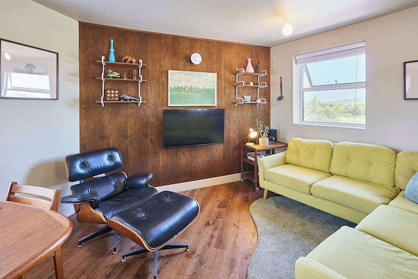 Apartment 2, Lewes Road, Newhaven - Host & Stay
