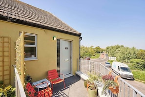 Apartment 2, Lewes Road, Newhaven - Host & Stay