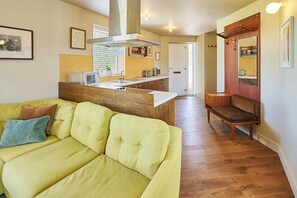 Apartment 2, Lewes Road, Newhaven - Host & Stay