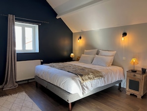 Chambre bleue, 1 lit en 180 plus 1 lit en 90. Les lits peuvent être séparés