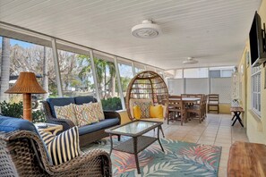 Screened lanai with Smart TV and large dining