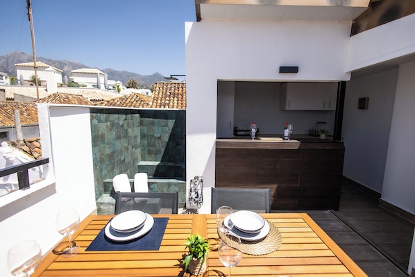 Outdoor dining