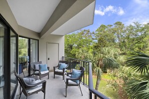 Breathe in the Beach Breeze – Private Balcony with Peaceful Views