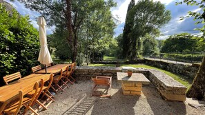 La Terrasse face au jardin sur une vue bucolique et le coucher de soleil