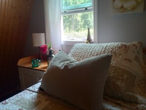 Comfy, sunny airy & bright