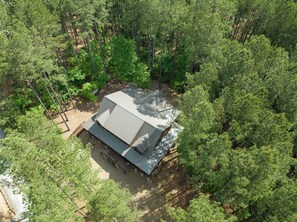 Everpπne is nestled amongst towering pines on1.5 acres just off a quiet street 