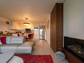 Möbel, Interior Design, Flooring, Fussboden, Wand, Zimmer, Decke, Holz, Couch, Wohnzimmer
