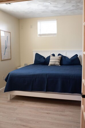 Bed (King-Size)
