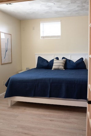 Bed (King-Size)