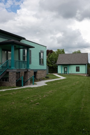 JS Hubbs Guest House Back Yard