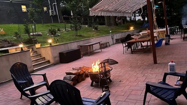 Family night by the fire pit
