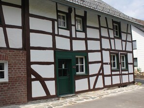 Ferienhaus "Rurtalgarten" - Außenansicht / Eingang