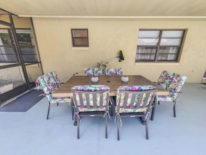 Outdoor dining