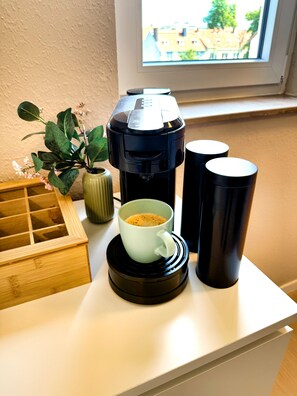 Kaffee und/oder Kaffeemaschine