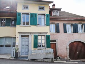 Wand, Fenster, Gebäude, Haus, Tür, Fassade, Nachbarschaft, Die Architektur, Wohngebiet, Zuhause