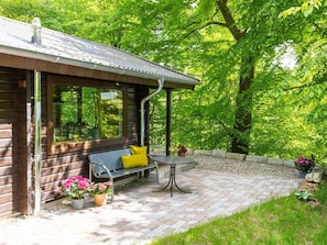 Wood, Shrub, Cottage, Garden, Home, Groundcover, Garden Buildings, Shade, Spring