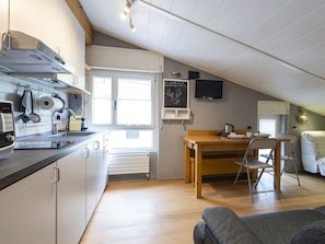 Gartenmöbel, Zuhause, Möbel, Tür, Tisch Im Freien, Stuhl, Küche & Esszimmer Tisch, Schatten, Balkon, Veranda