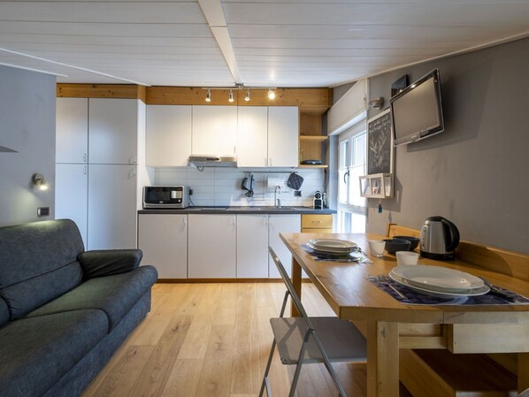 Gartenmöbel, Zuhause, Möbel, Tür, Tisch Im Freien, Stuhl, Küche & Esszimmer Tisch, Schatten, Balkon, Veranda
