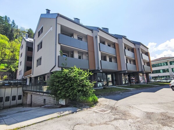 Gartenmöbel, Zuhause, Möbel, Tür, Tisch Im Freien, Stuhl, Küche & Esszimmer Tisch, Schatten, Balkon, Veranda