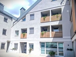 Gartenmöbel, Zuhause, Möbel, Tür, Tisch Im Freien, Stuhl, Küche & Esszimmer Tisch, Schatten, Balkon, Veranda